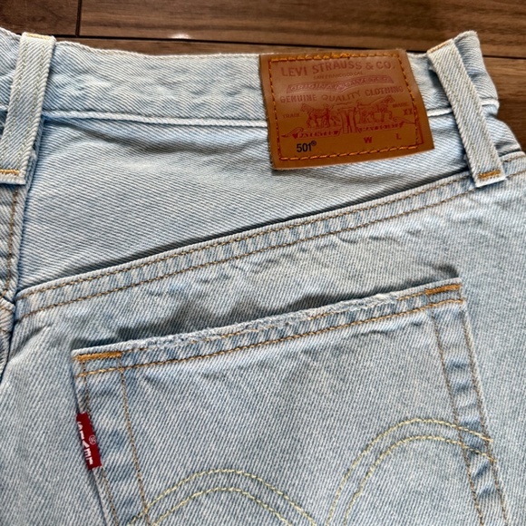 Levi’s 501 High Rise Jean Shorts | Size 29 | Light Wash - Picture 4 of 9